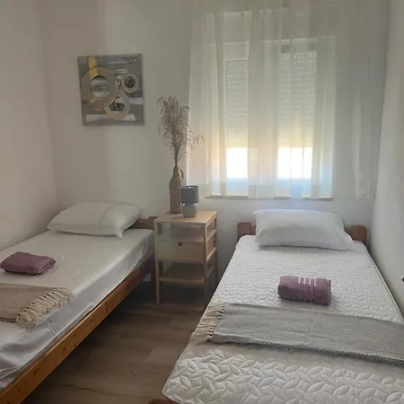 Apartment Sea Story