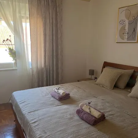 Apartment Sea Story *