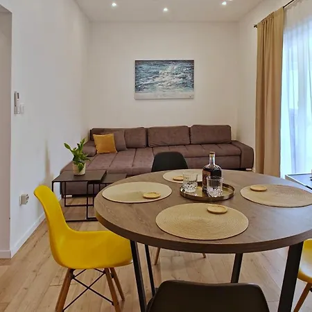 Apartment Sea Story